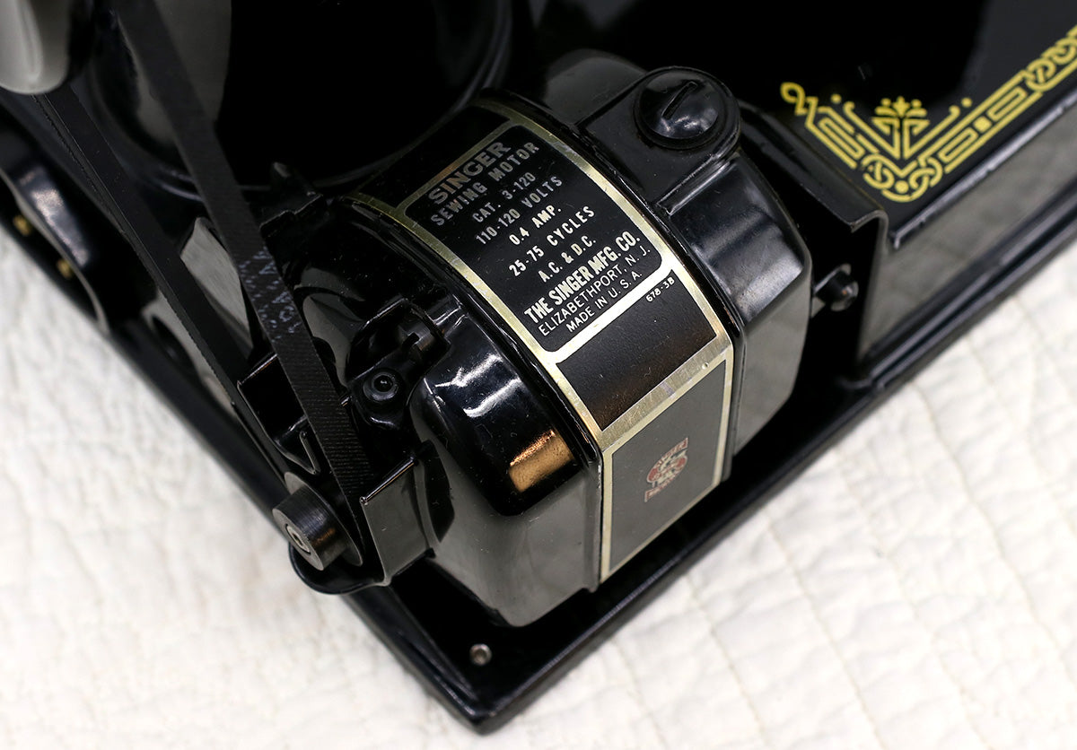 Singer Featherweight 221 Sewing Machine, AL005***