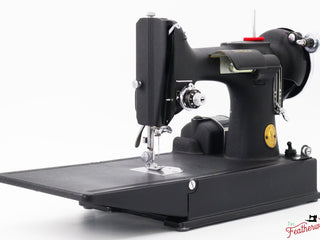 Load image into Gallery viewer, Singer Featherweight 221 Sewing Machine, Rare - WRINKLE AF387***