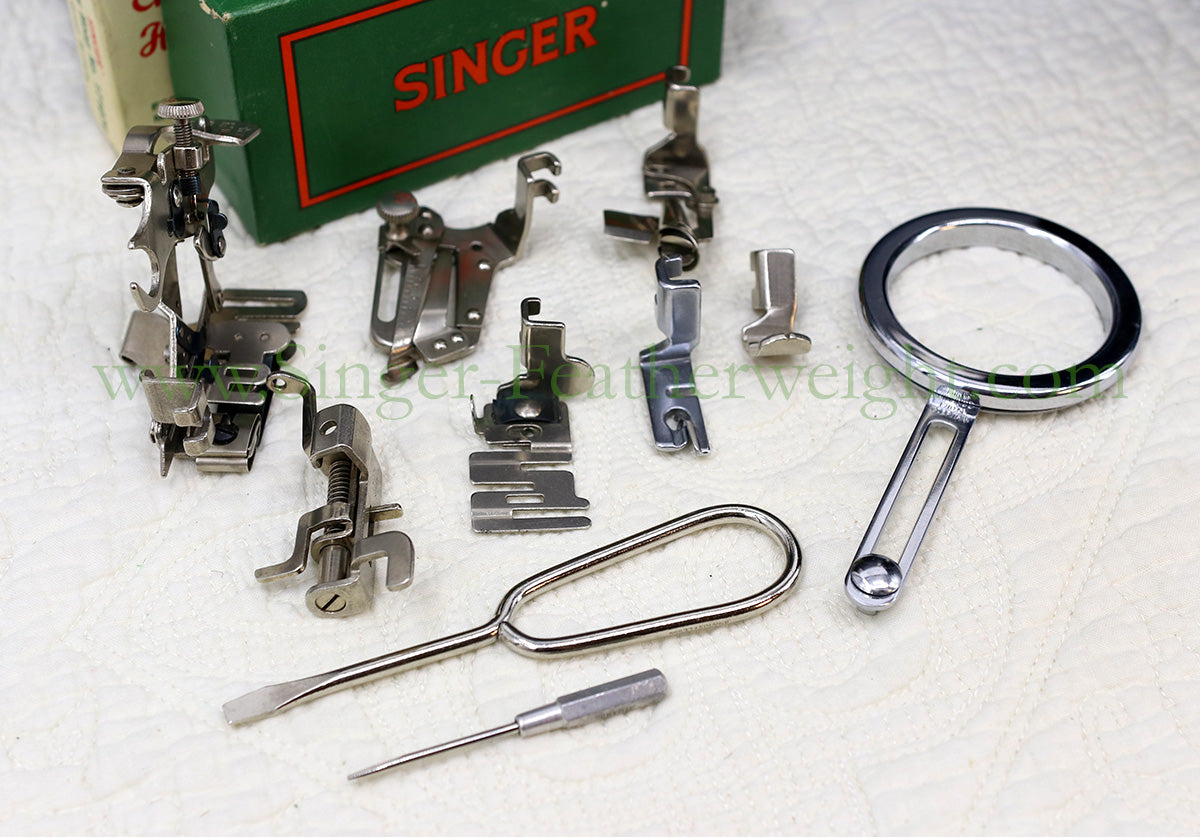 Singer Featherweight 222K Sewing Machine EL682***
