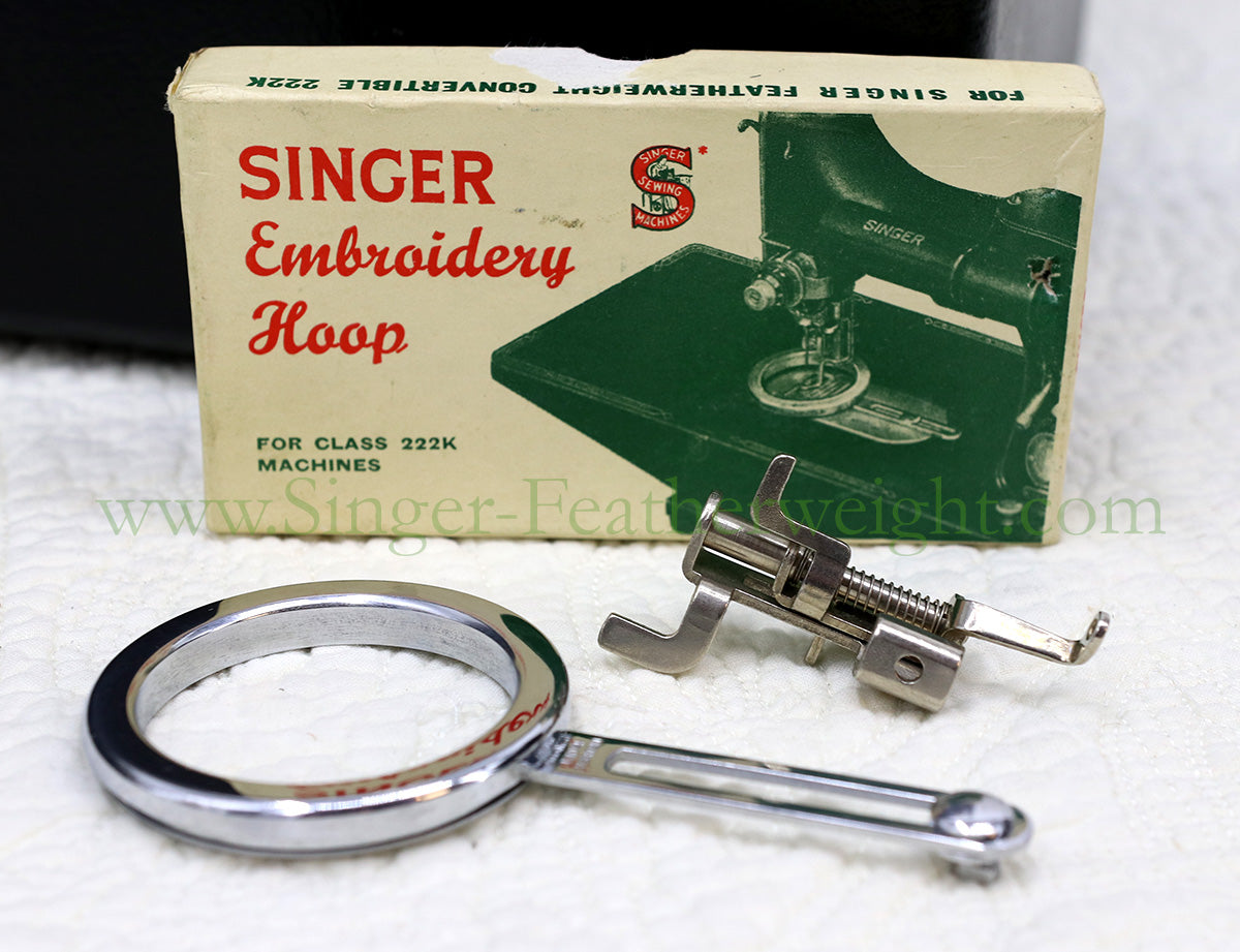 Singer Featherweight 222K Sewing Machine EL682***