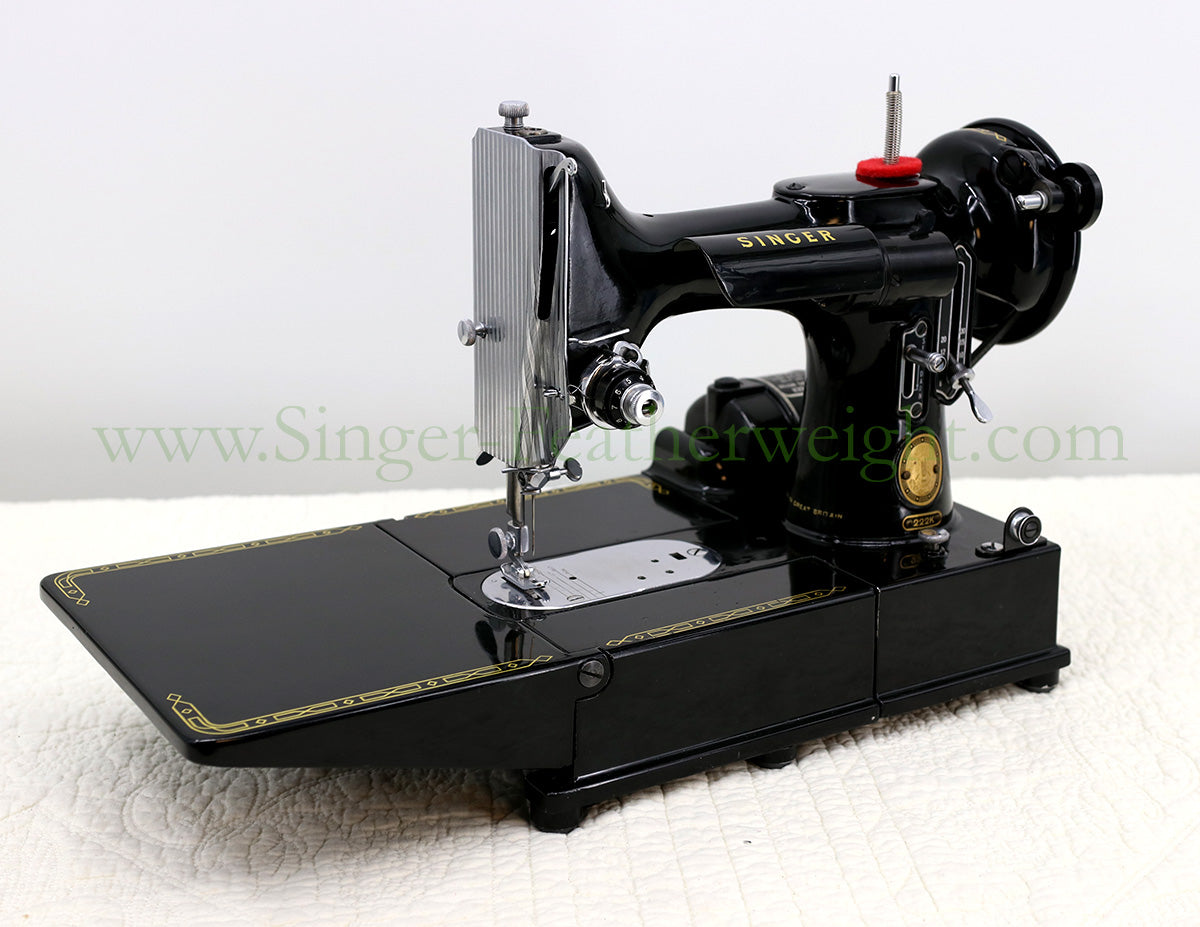Singer Featherweight 222K Sewing Machine EL682***