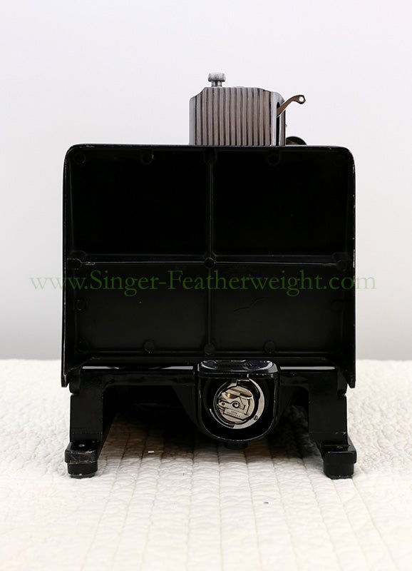 Singer Featherweight 222K Sewing Machine EL682***