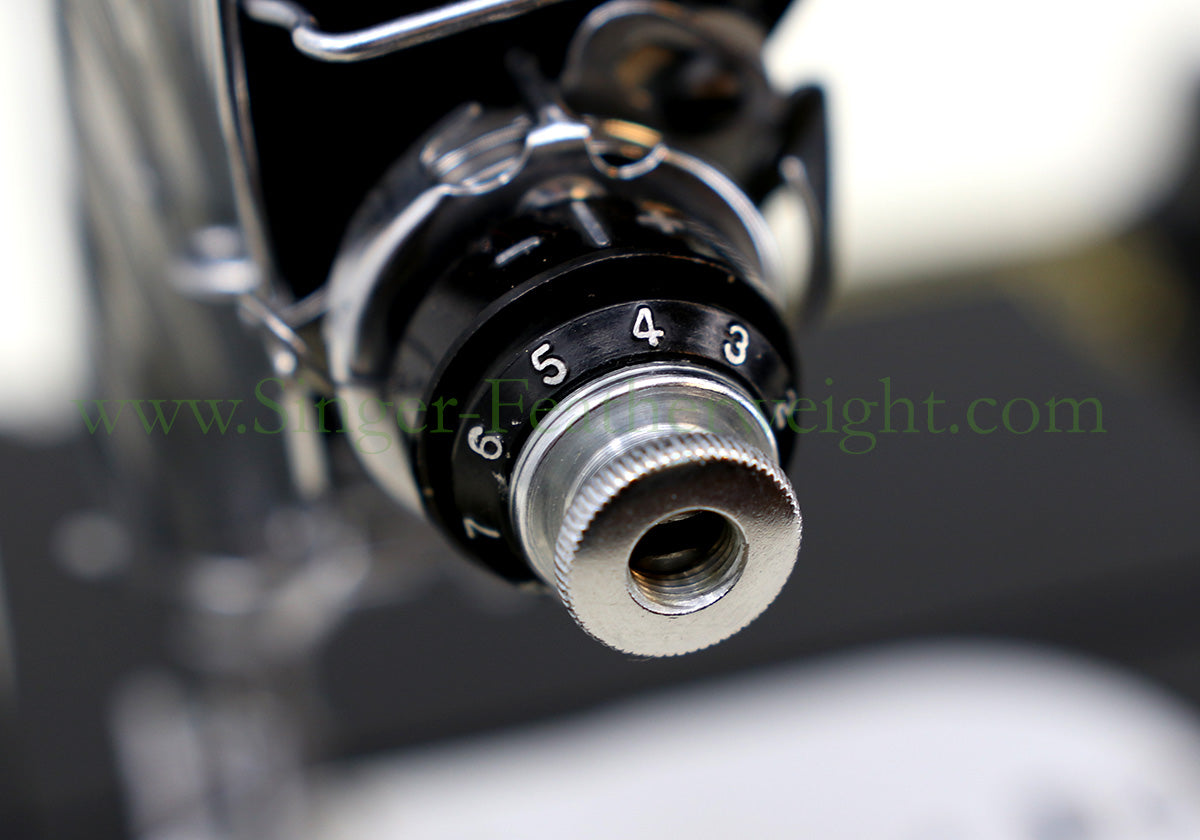 Singer Featherweight 222K Sewing Machine EL682***