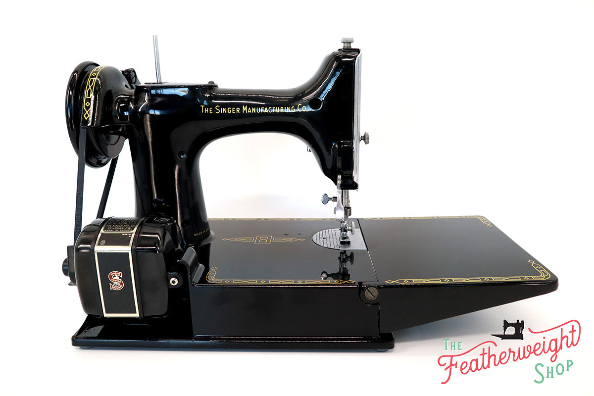 Singer Featherweight 221K Sewing Machine RED "S" ES172***