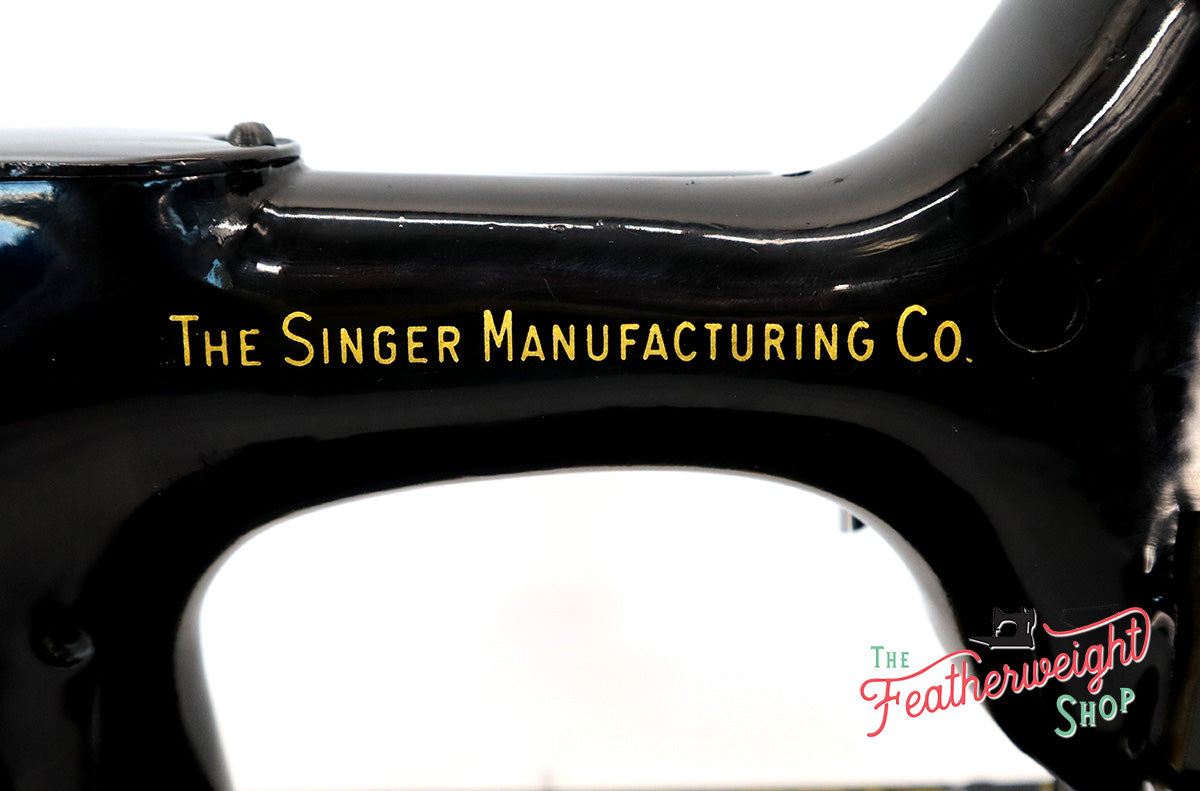 Singer Featherweight 221K Sewing Machine RED "S" ES172***