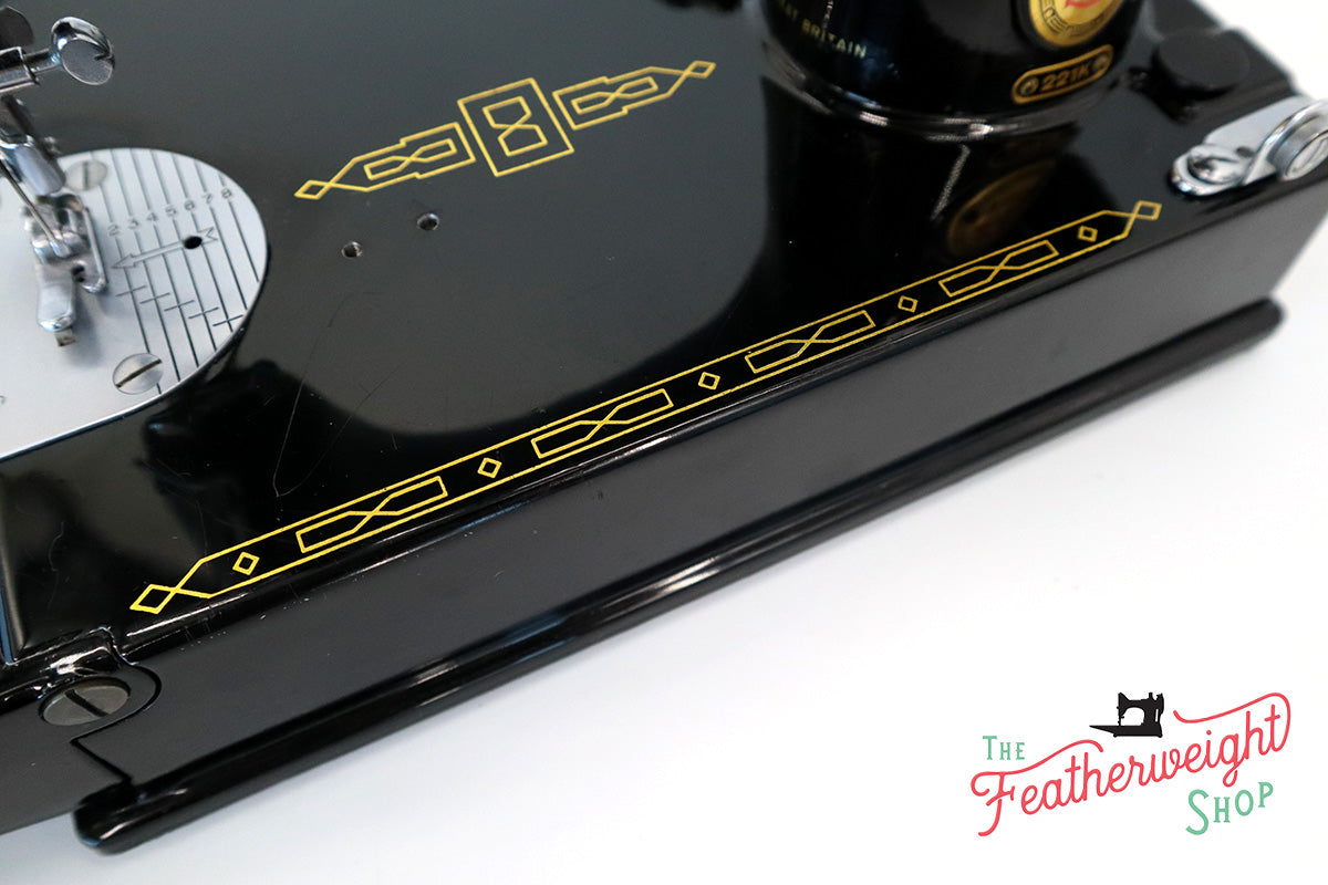 Singer Featherweight 221K Sewing Machine RED "S" ES172***