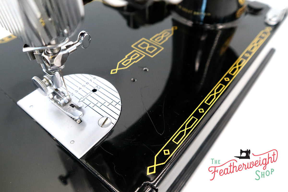 Singer Featherweight 221K Sewing Machine RED "S" ES172***