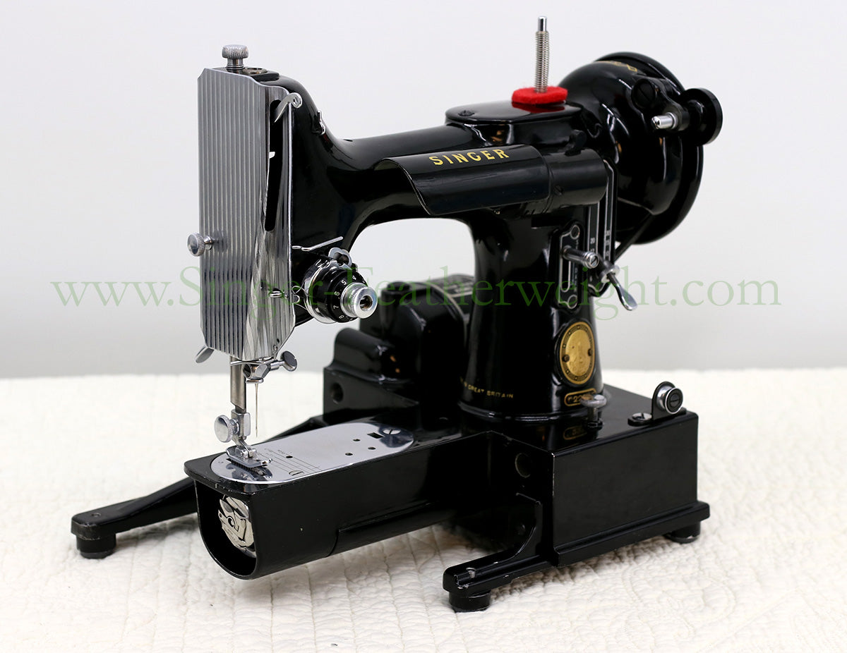 Singer Featherweight 222K Sewing Machine EL682***