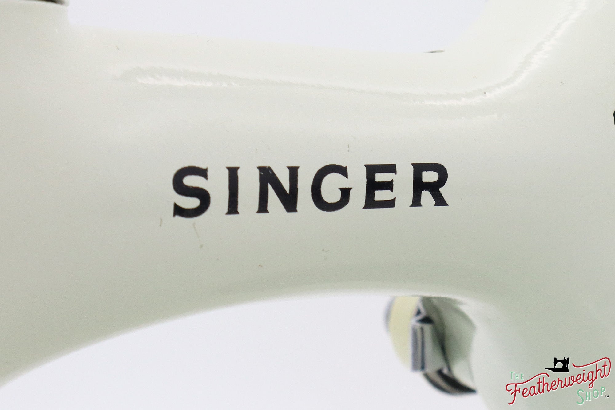 Singer Featherweight 221 Sewing Machine, WHITE - EV98939*