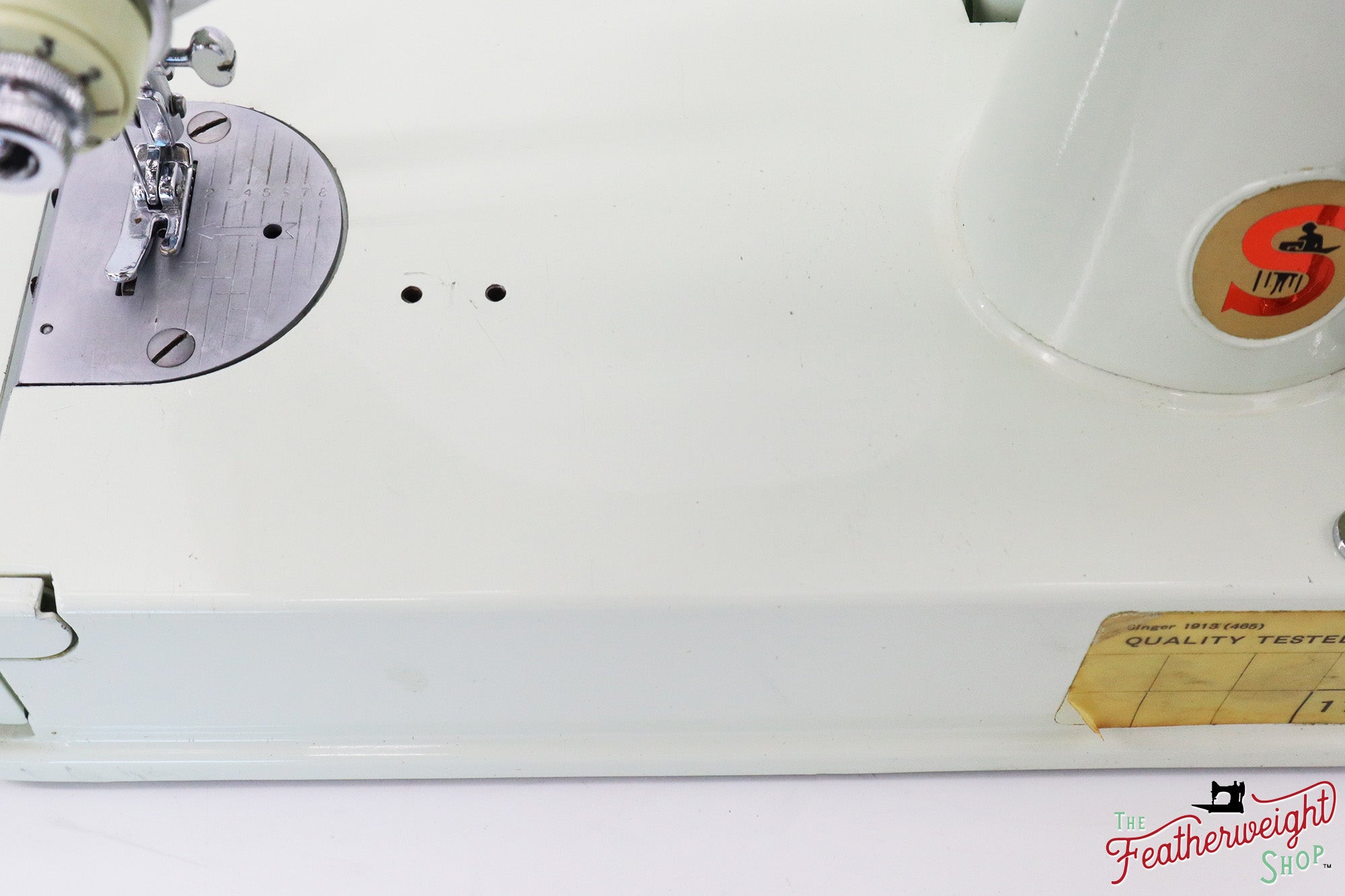 Singer Featherweight 221 Sewing Machine, WHITE - EV98939*