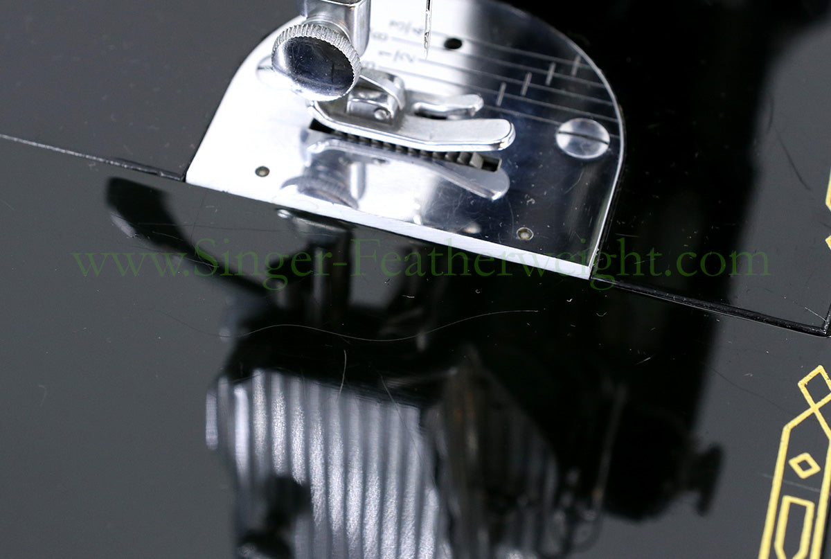 Singer Featherweight 221K Sewing Machine RED "S" ES170***