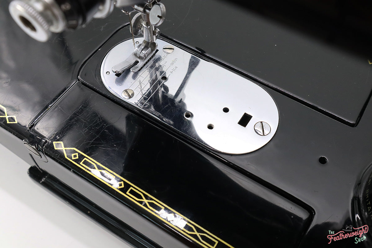 Singer Featherweight 222K Sewing Machine EM60467*