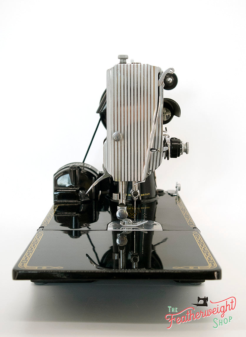 Singer Featherweight 221K Sewing Machine, RED "S" ES247***