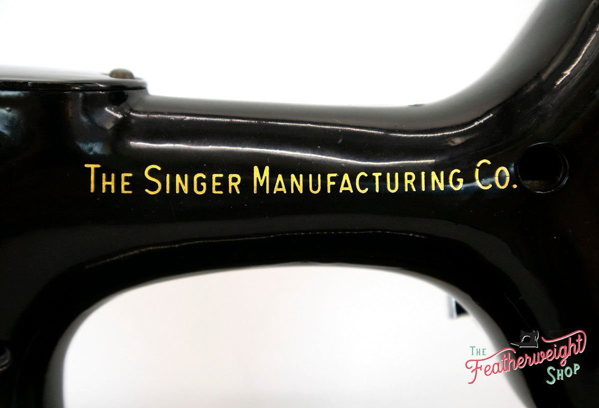 Singer Featherweight 221K Sewing Machine, RED "S" ES247***