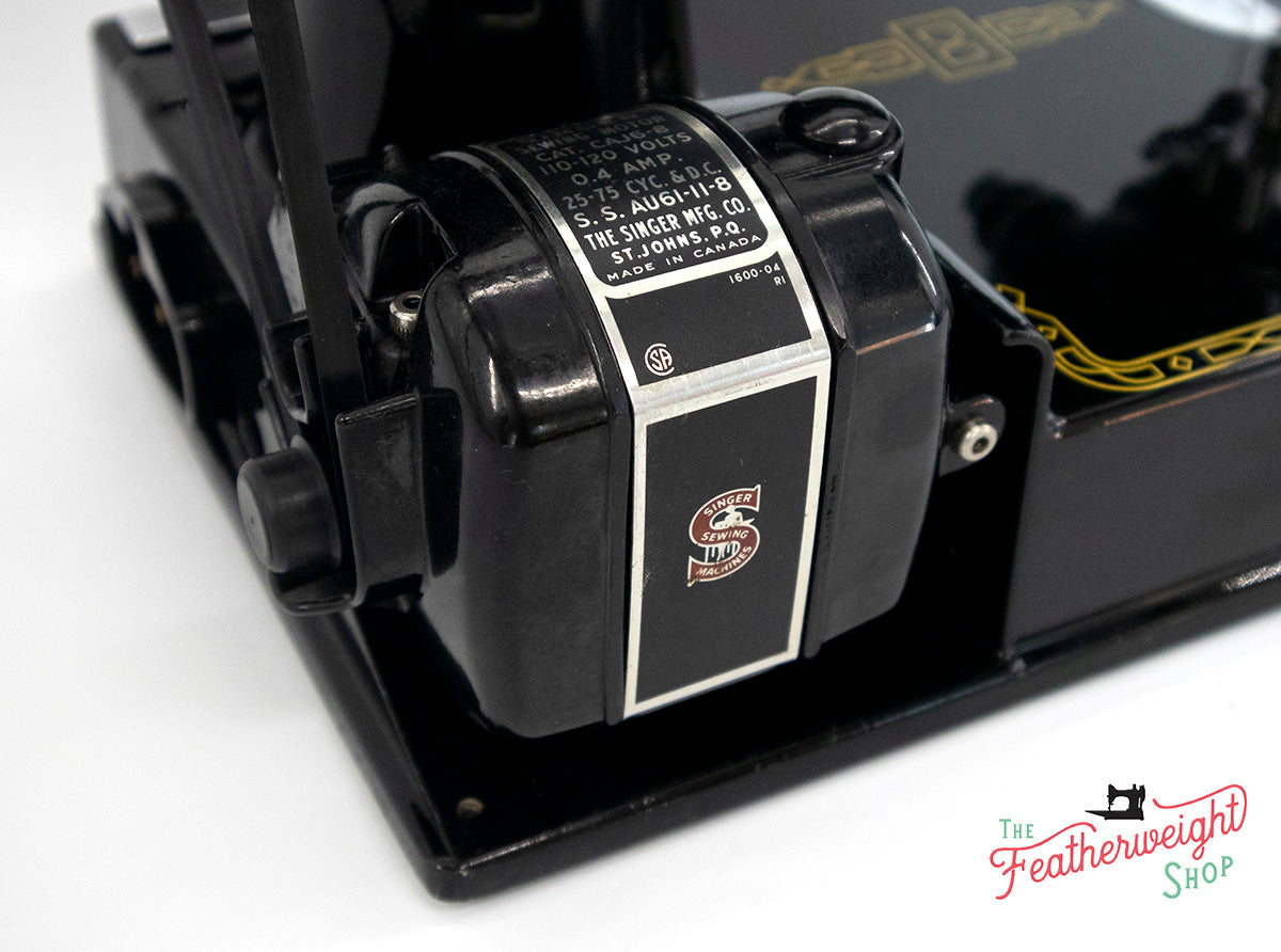 Singer Featherweight 221K Sewing Machine, RED "S" ES247***
