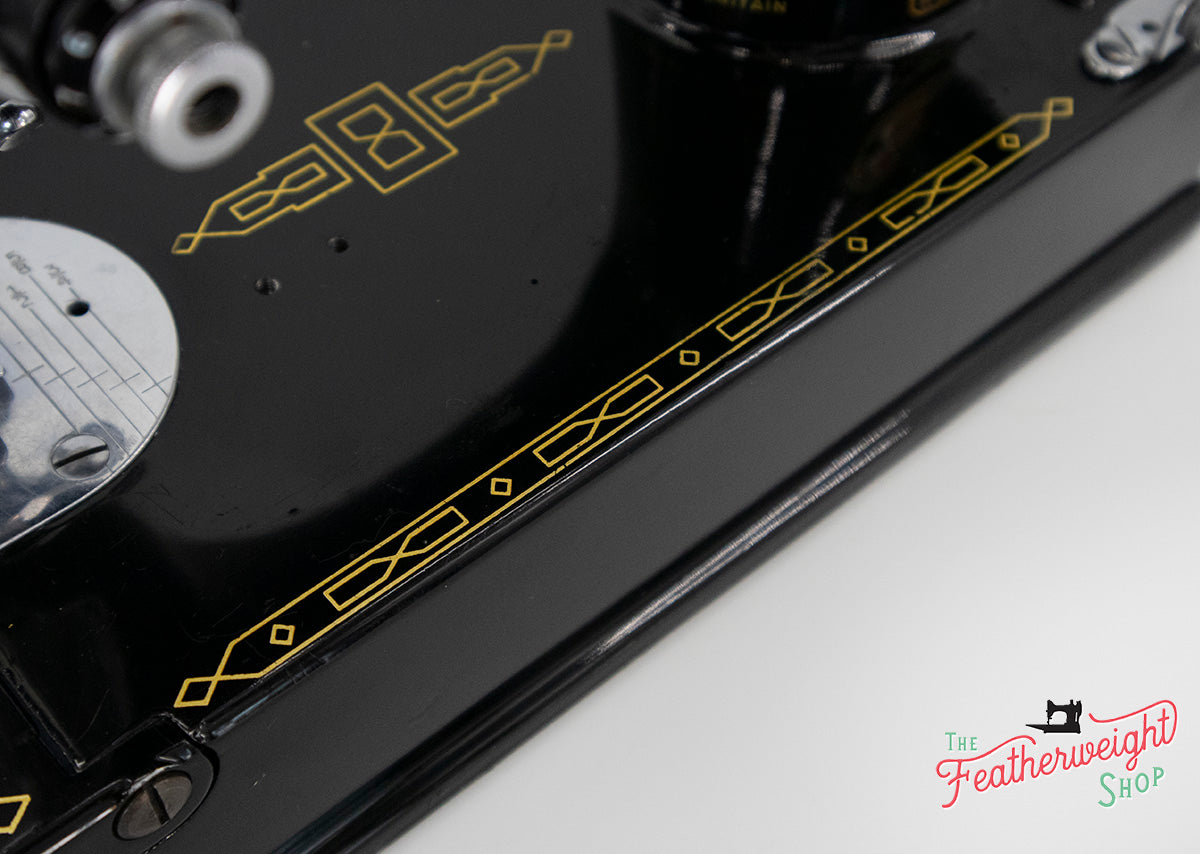 Singer Featherweight 221K Sewing Machine, RED "S" ES247***