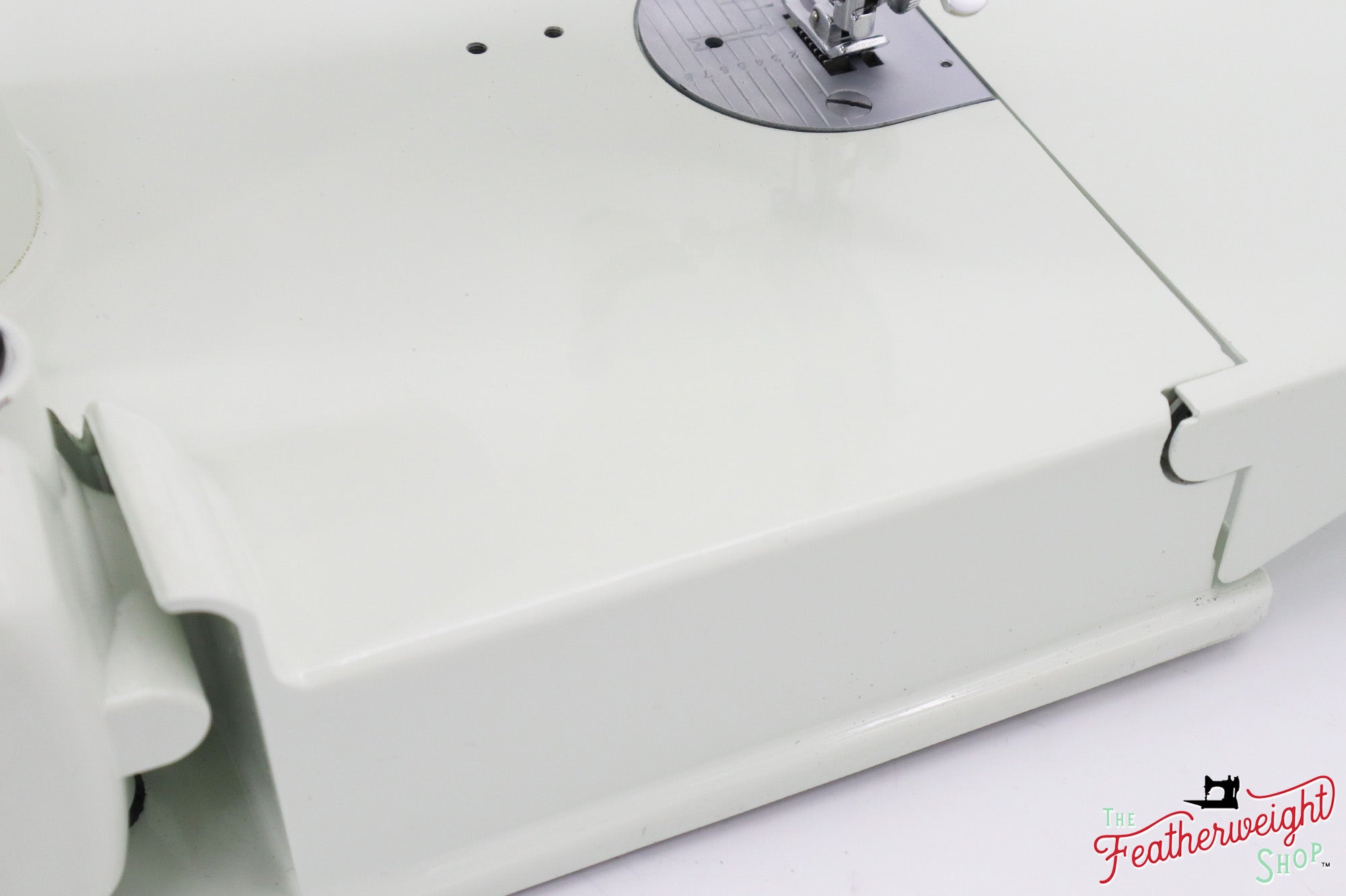 Singer Featherweight 221 Sewing Machine, WHITE - EY995***
