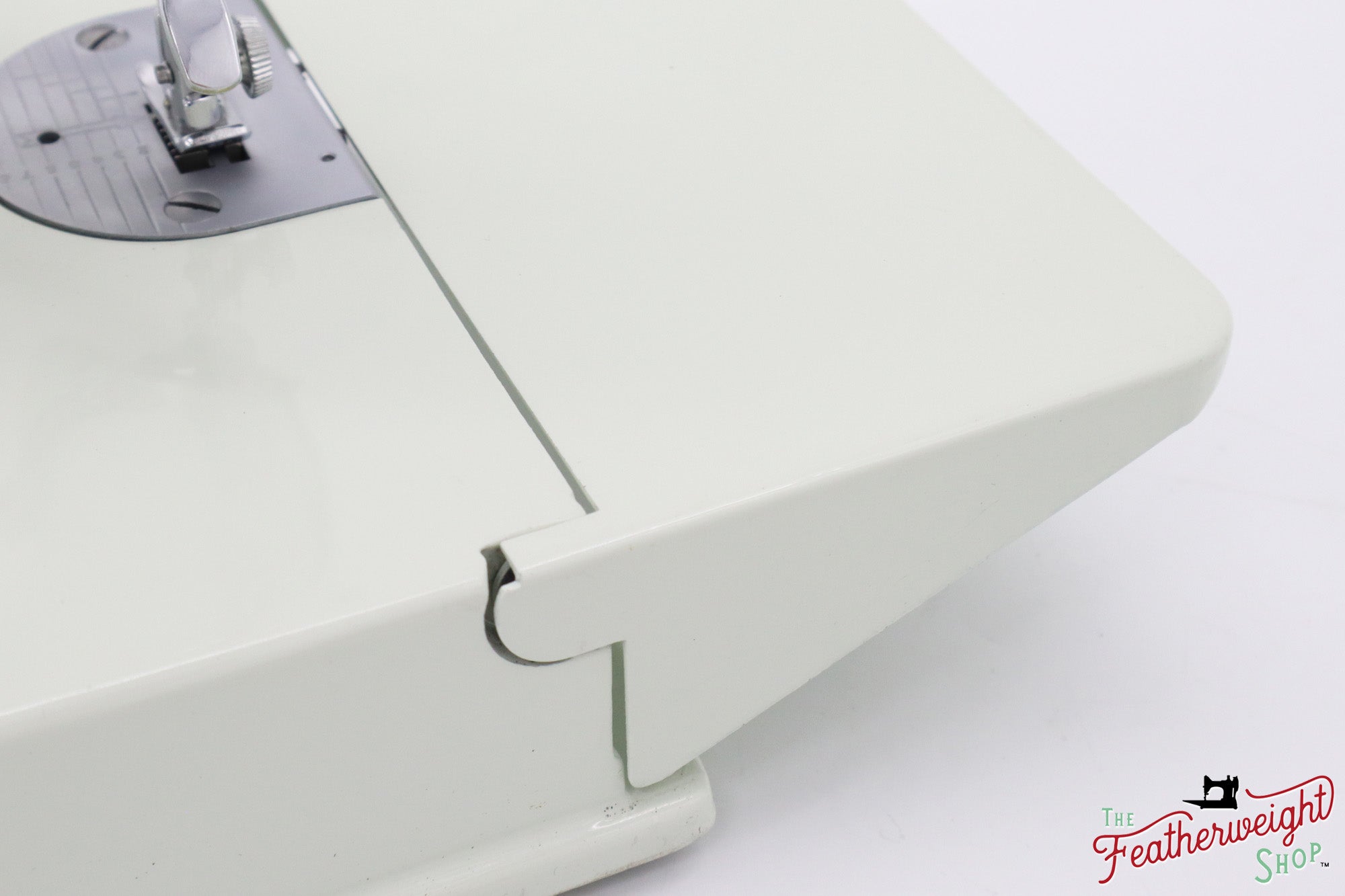 Singer Featherweight 221 Sewing Machine, WHITE - EY995***