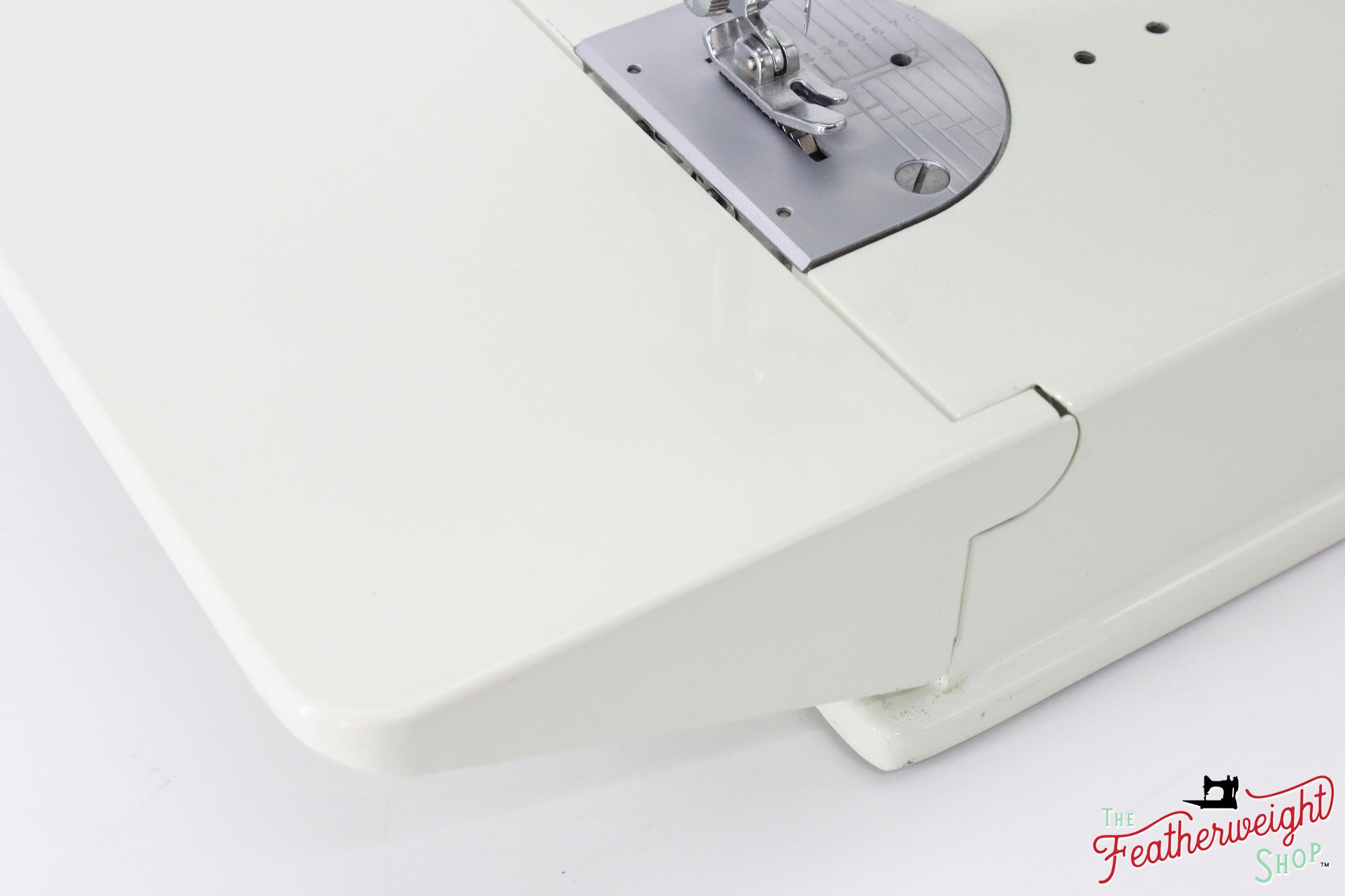 Singer Featherweight 221 Sewing Machine, WHITE - EY995***