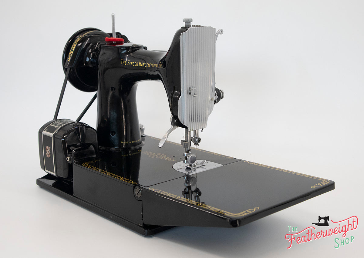 Singer Featherweight 221K Sewing Machine, RED "S" ES247***
