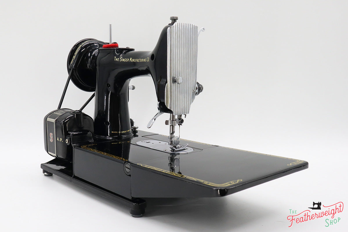 Singer Featherweight 222K Sewing Machine EM2353**