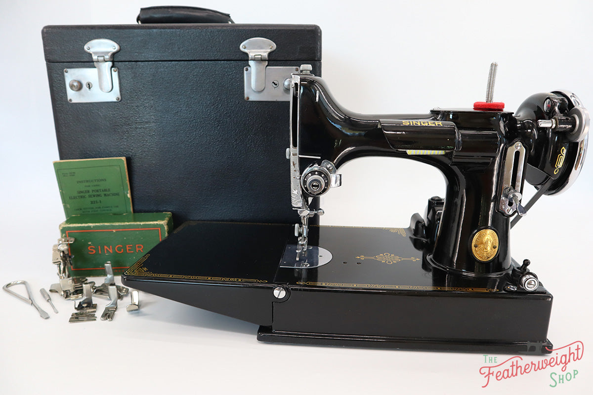 Singer Featherweight 221 Sewing Machine, AE987***