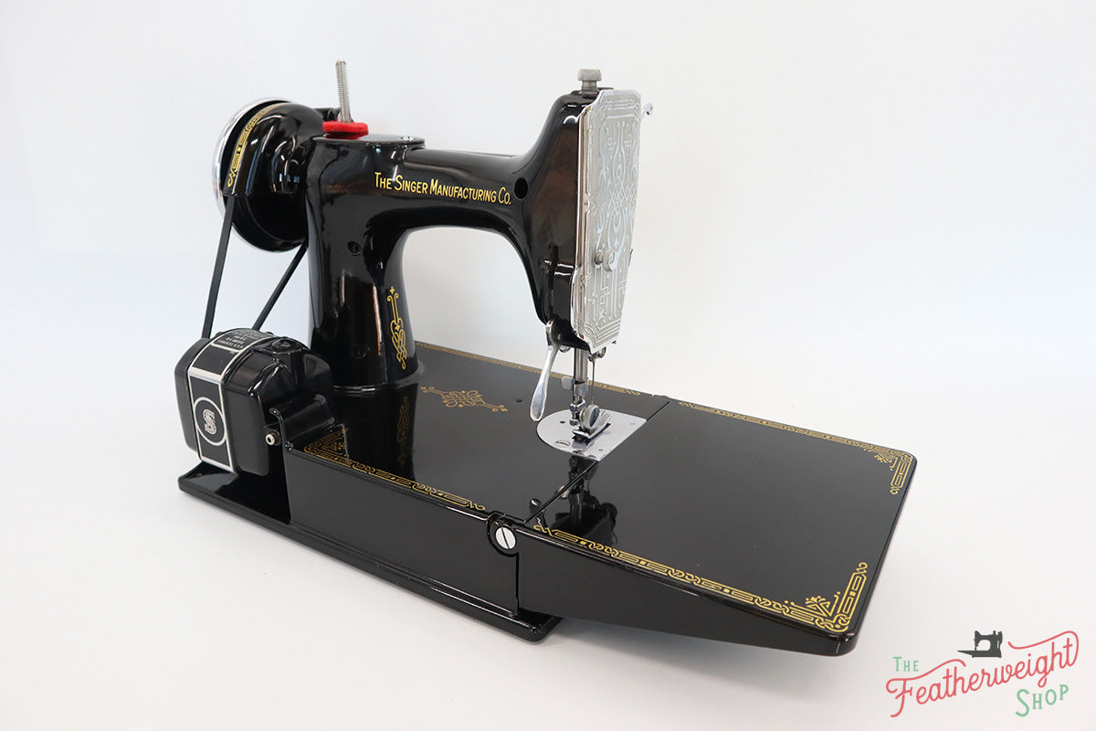 Singer Featherweight 221 Sewing Machine, AE987***