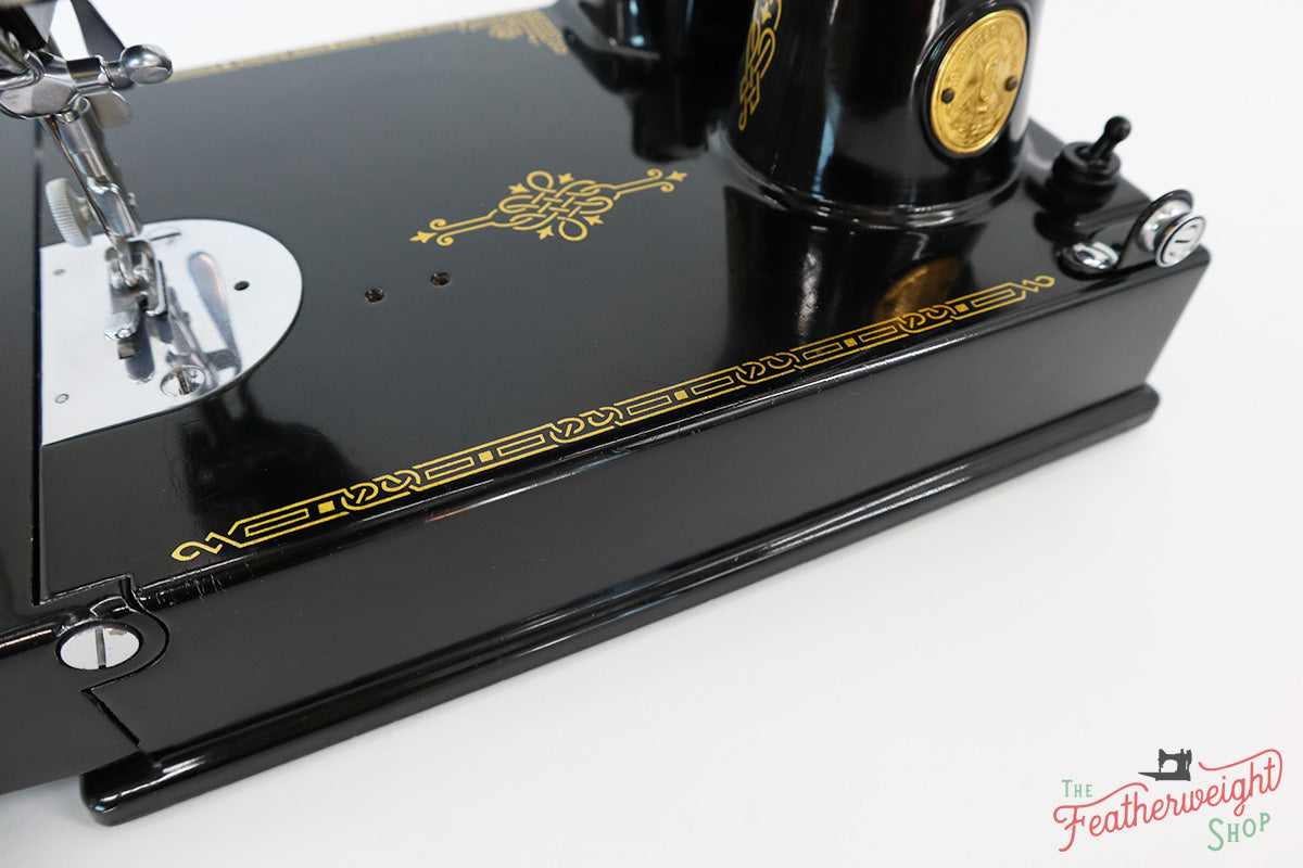 Singer Featherweight 221 Sewing Machine, AE987***
