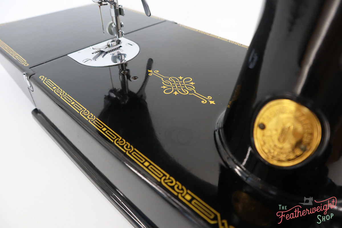 Singer Featherweight 221 Sewing Machine, AE987***