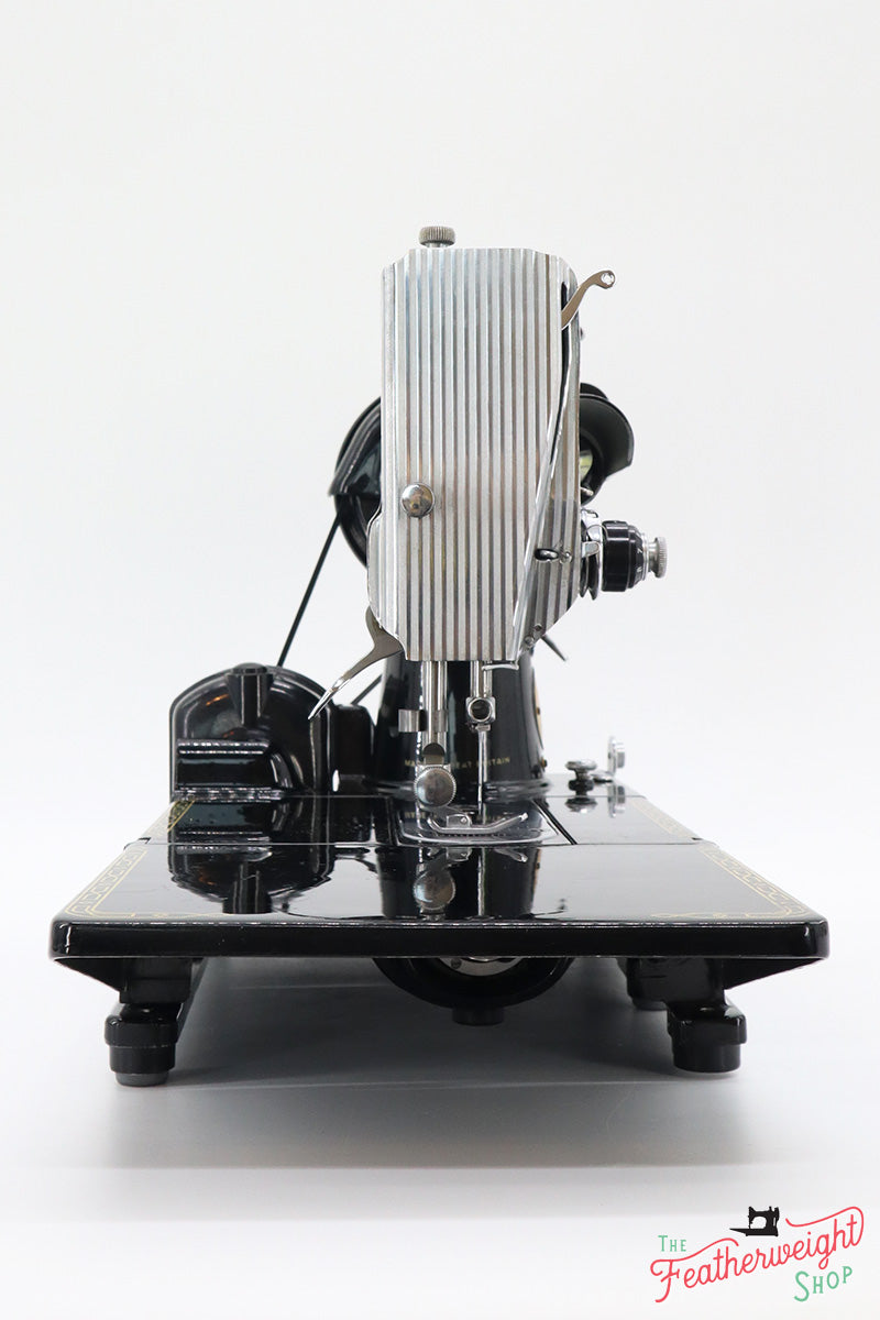 Singer Featherweight 222K Sewing Machine, RED "S" EP7604**
