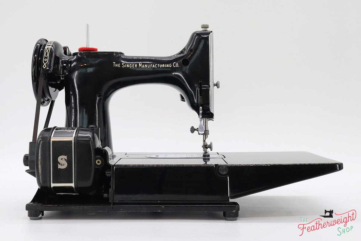 Singer Featherweight 222K Sewing Machine, RED "S" EP7604**