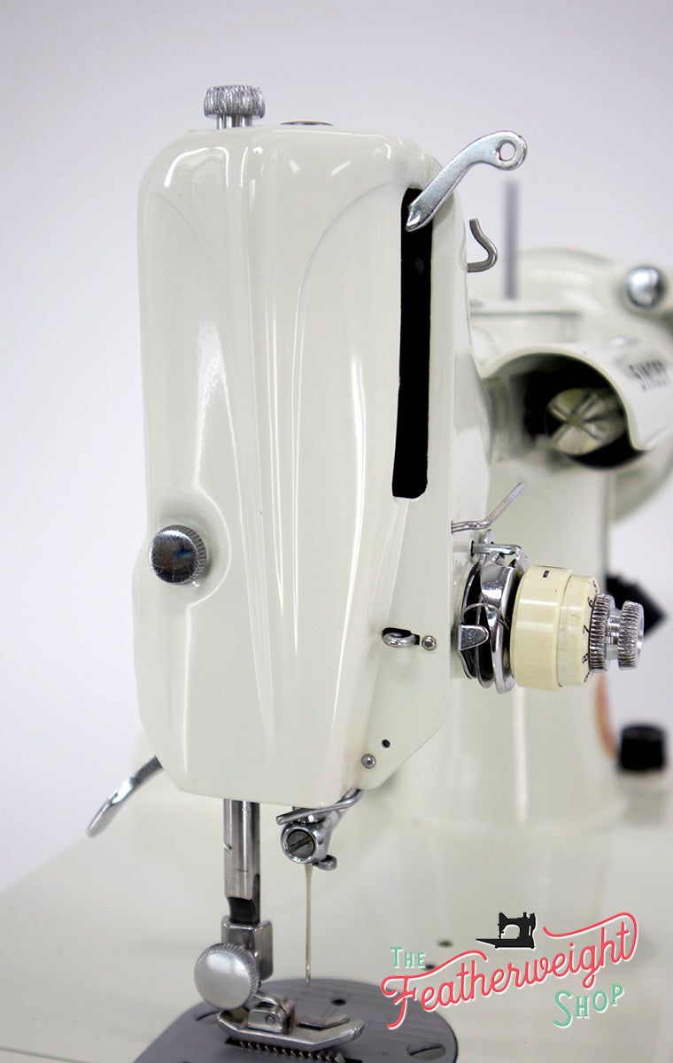Singer Featherweight 221 Sewing Machine, WHITE EV967***