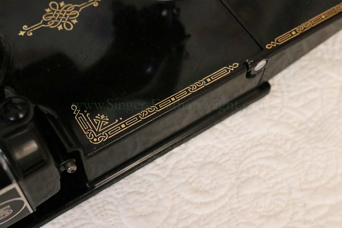 Singer Featherweight 221 Sewing machine, 1933 AD541***