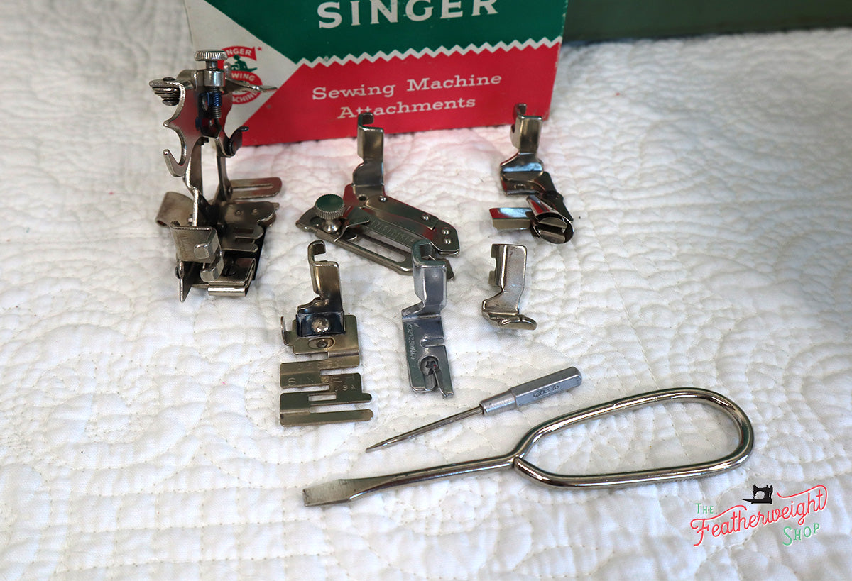 Singer Featherweight 221K Sewing Machine, WHITE EV9057**