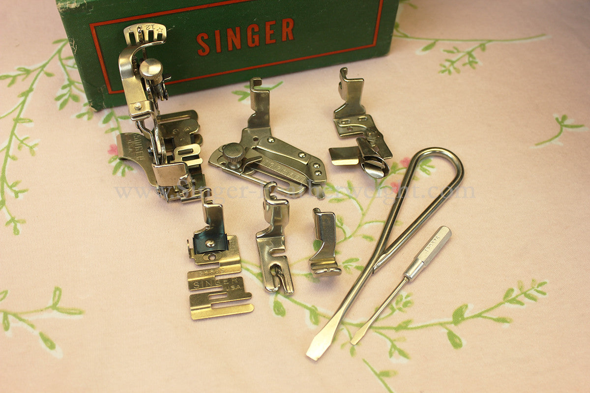 Singer Featherweight 221 Sewing machine, 1933 AD546***