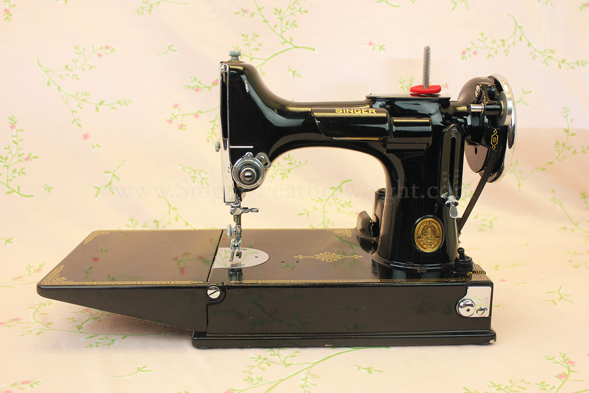 Singer Featherweight 221 Sewing machine, 1933 AD546***