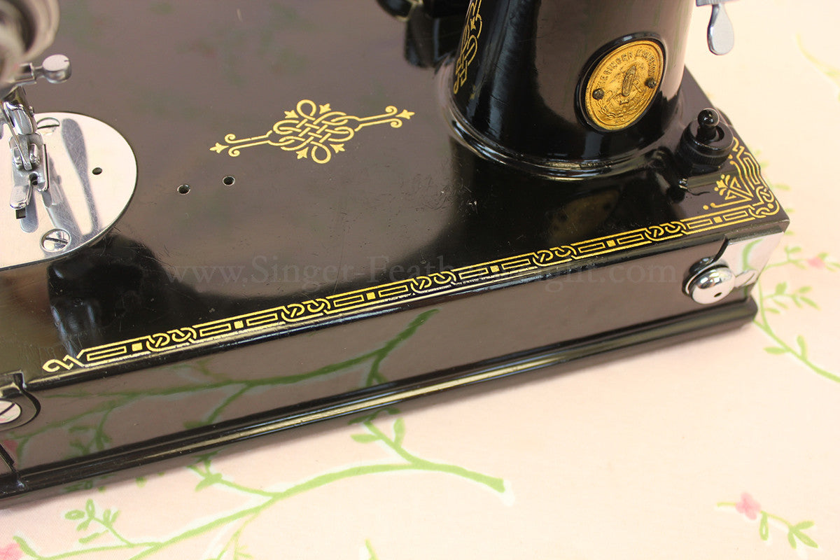 Singer Featherweight 221 Sewing machine, 1933 AD546***
