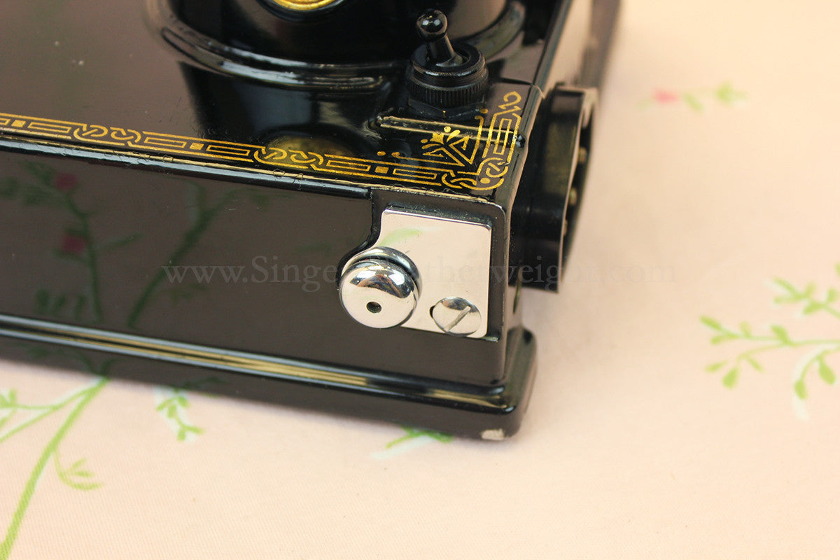 Singer Featherweight 221 Sewing machine, 1933 AD546***