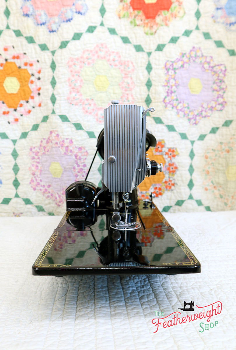 Singer Featherweight 222K Sewing Machine EK62883*