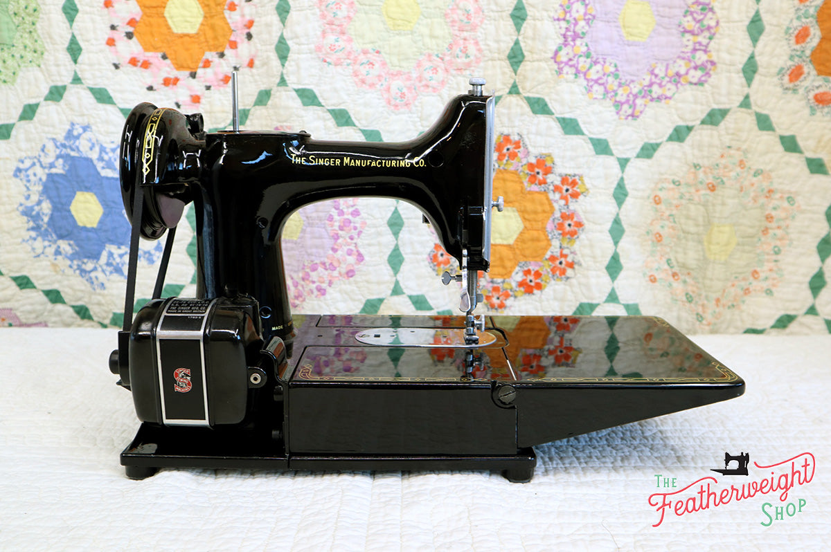 Singer Featherweight 222K Sewing Machine EK62883*