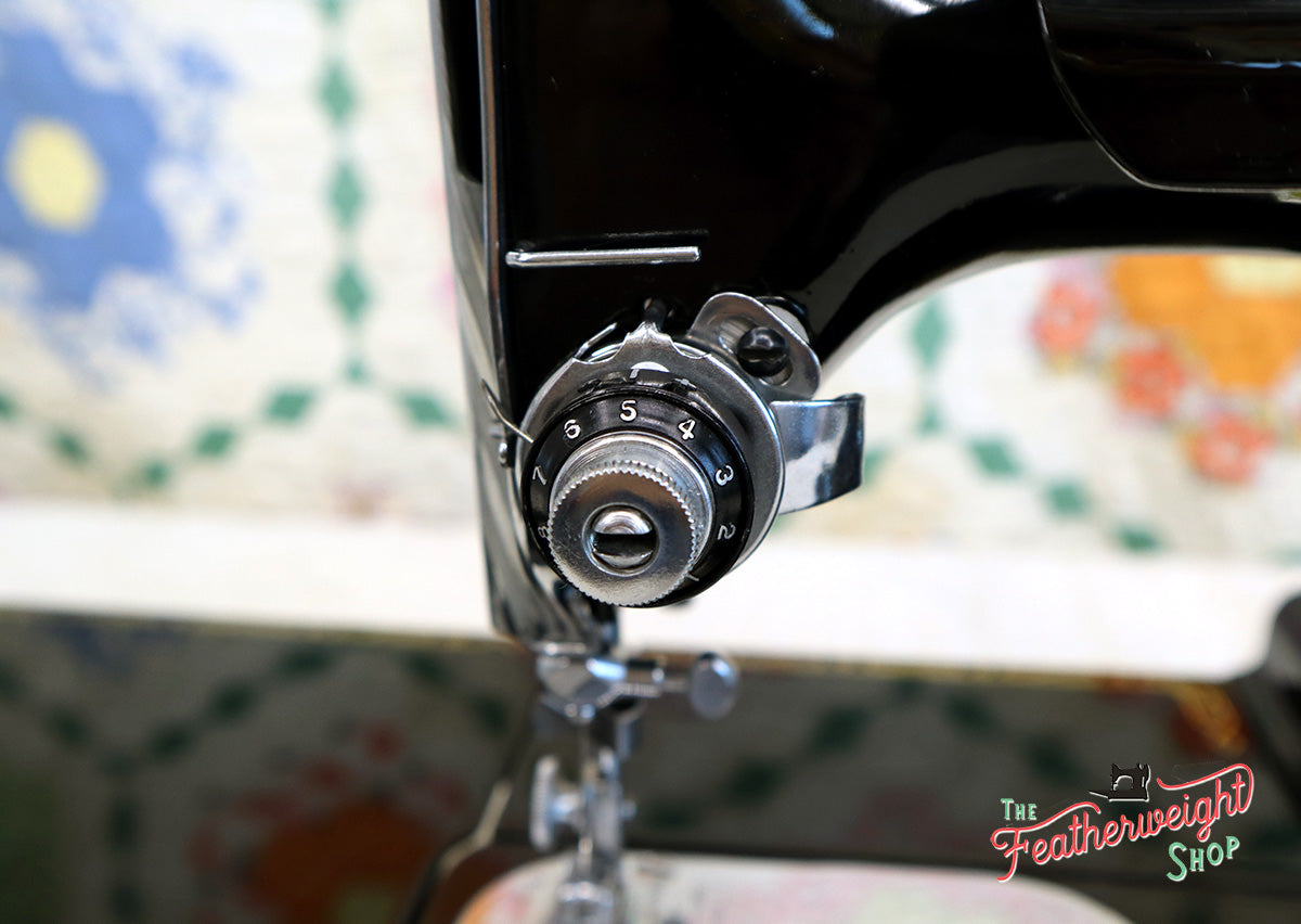 Singer Featherweight 222K Sewing Machine EK62883*