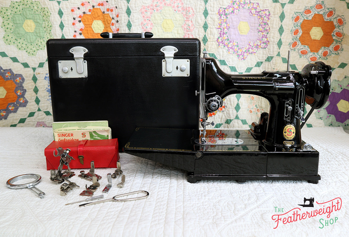 Singer Featherweight 222K Sewing Machine, RED "S" ER022***