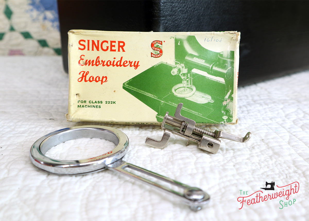 Singer Featherweight 222K Sewing Machine, RED "S" ER022***