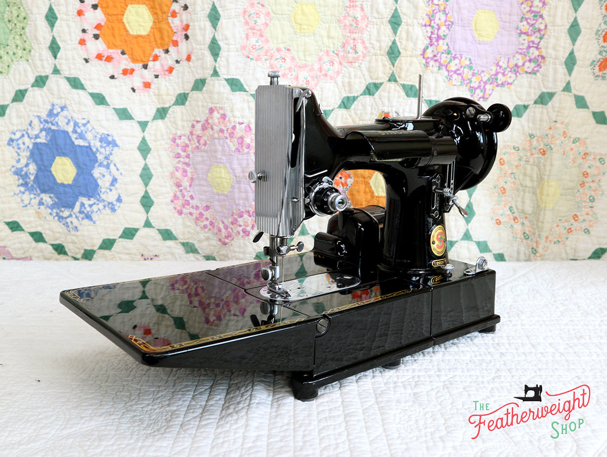 Singer Featherweight 222K Sewing Machine, RED "S" ER022***