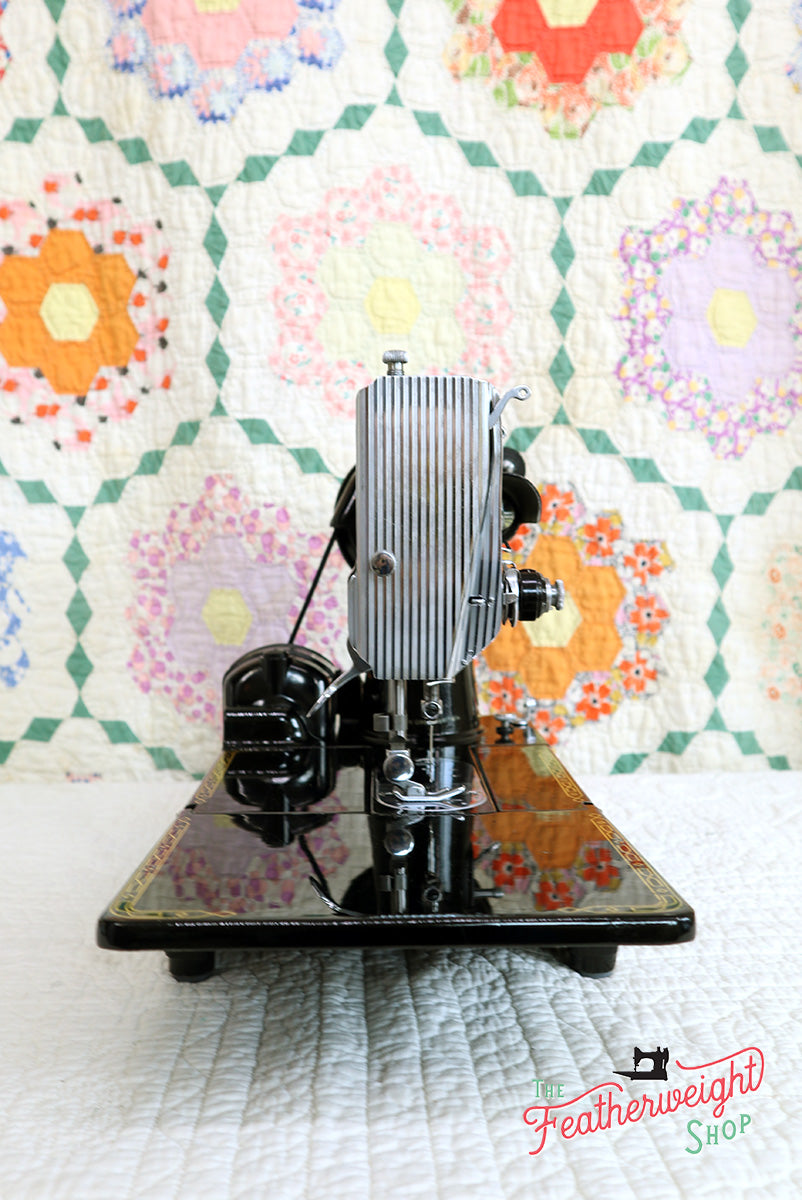 Singer Featherweight 222K Sewing Machine, RED "S" ER022***