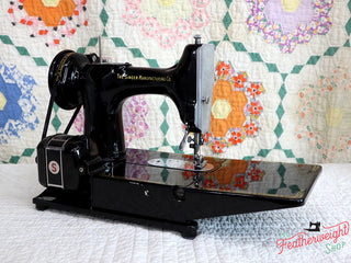 Load image into Gallery viewer, Singer Featherweight 222K Sewing Machine, RED &quot;S&quot; ER022***