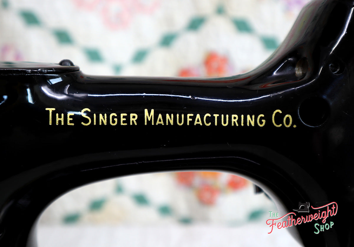 Singer Featherweight 222K Sewing Machine, RED "S" ER022***