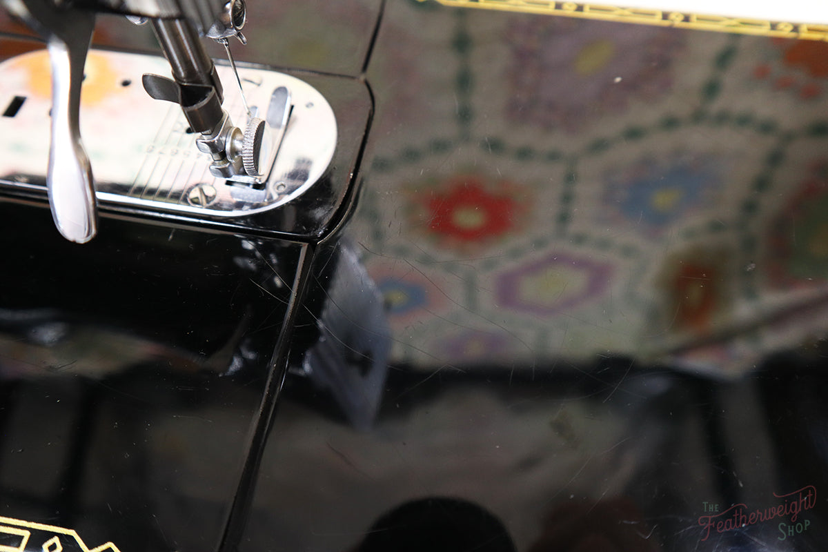 Singer Featherweight 222K Sewing Machine, RED "S" ER022***