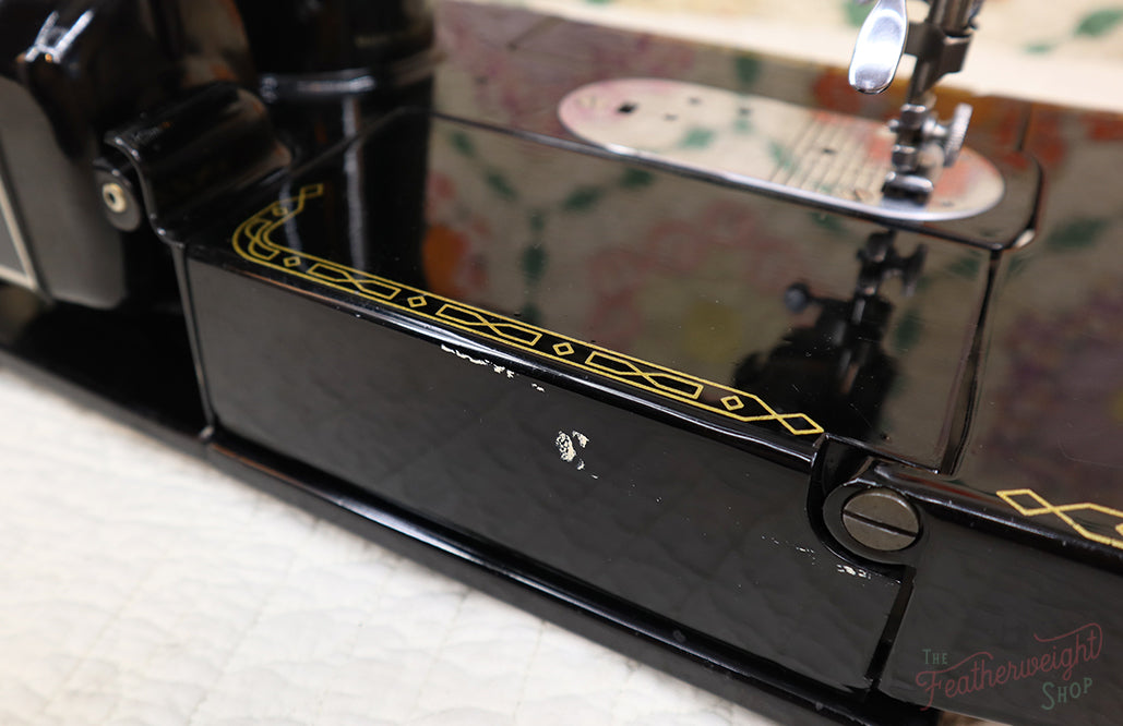 Singer Featherweight 222K Sewing Machine, RED "S" ER022***