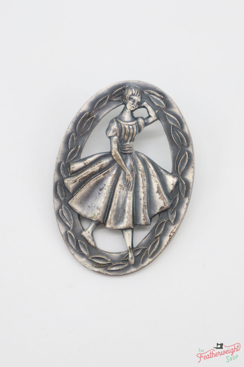 Qualifier's Pin, Singer Dressmaking Contest - RARE Singer (Vintage Original)